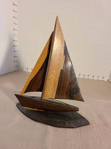 lot 1042 image: Handcarved Wooden Sailboat Decorative Sculpture, 10in tall