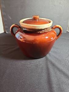 lot 1062 image: McCoy bean pot, number 342.