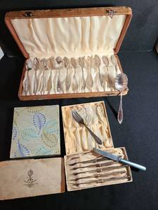 lot 1063 image: 6 Vintage silver plated pastry forks,  Sheffield, England, boxed set of 6 silverplate individual butterfruit knives, boxed set of 12 Rogers Bros spoons, including a sugar spoon, all in original boxescase.