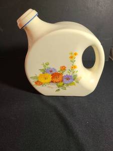 lot 1066 image: Vintage Universal Cambridge oven proof pitcher