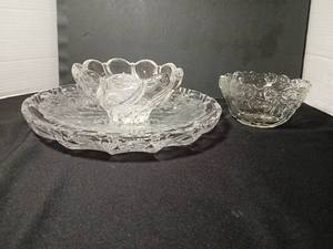 lot 1079 image: Glass tableware