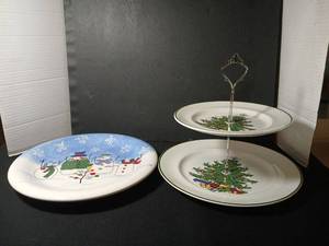 lot 1086 image: Tiered Serving Stand with Holiday Plate