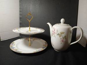 lot 1087 image: Reichenbach Floral Teapot with Two-Tier Serving Stand