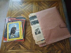 lot 1098 image: Magazines and Newspapers LIFE National Geographic TIME