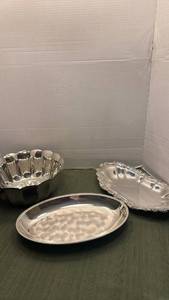 lot 1110 image: Silver plated serving dishes