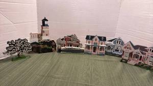 lot 1118 image: Sheilas houses and more