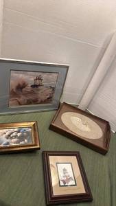 lot 1135 image: Framed and un framed wall decor largest one is 11x14