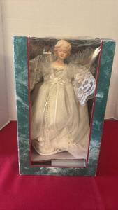 lot 1218 image: Angel Hand-Crafted Angel Tree Top Ten Mini Light Illumination