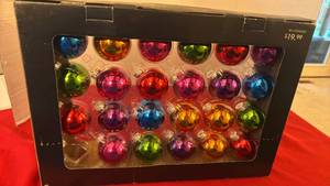lot 1222 image: Multicolor Reflective Ball Ornament Set
