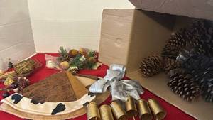 lot 1224 image: Holiday decor