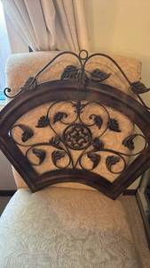 lot 1243 image: Decorative Metal wall decor 23x28