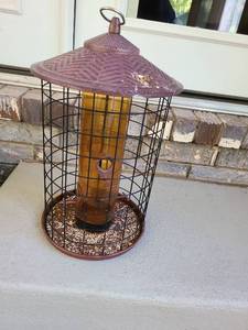 lot 1310 image: Bird feeder