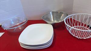 lot 1418 image: Royal Norfolk plates, mixing bowl, and more