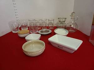 lot 1431 image: Glasses, small dishes and more
