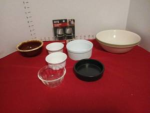 lot 1441 image: Serving dish lot miscellaneous  sizes and styles
