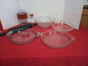 lot 1442 image: Glass Baking dishes 3 pyrex 1 anchor Hocking sifter  and rolling pin