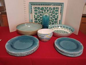 lot 1443 image: Plastic Dinnerware Lot 21 Pieces Teal Green Plates Bowls Platter Glass