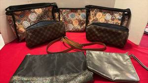 lot 1516 image: Various sizes of travelmakeup bags