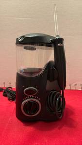 lot 1525 image: Water pik water flosser