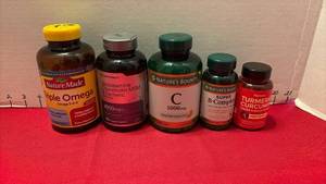 lot 1527 image: Supplements