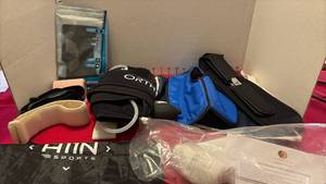 lot 1537 image: Knee braces and more