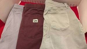 lot 1550 image: 3 pairs capris size 16