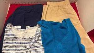 lot 1552 image: Ladies capris and tops. Size XL.