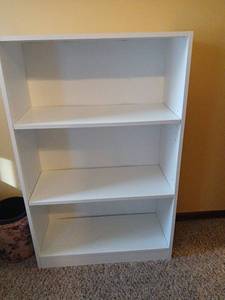 lot 1571 image: White 3-Shelf Bookcase Storage shelf 43x28x12