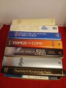 lot 1610 image: Religious Bible S Books Ungers Expository Dictionary