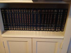lot 1611 image: The World Book Year Book 7-Volume Set 1989-1994 Events  and World Book 1-22 bring box to load