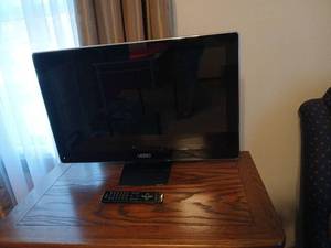 lot 1638 image: VIZIO VIZ30NV7 32in LCD Television with Remote