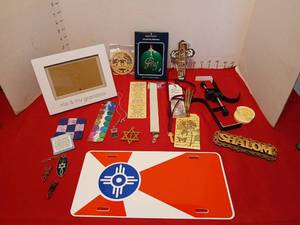 lot 1641 image: Lot of  Assorted Religious Decor, bookmarks and more