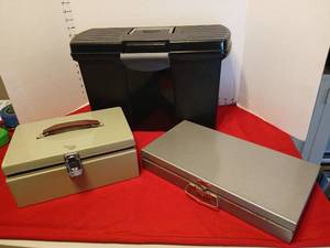 lot 1657 image: Lot of 3 Storage Boxes with Coin Rolls and Organizers money box does have key