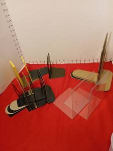 lot 1660 image: Metal Bookends various sizes