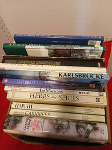 lot 1663 image: Book Lot  Titles Discover Great Lakes Karlsbrucke Les Miserables Hawaii Caribbean