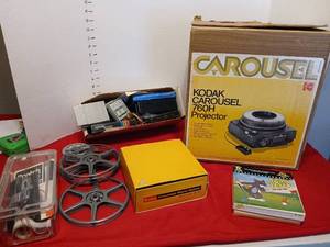 lot 1668 image: Kodak Carousel 760H Projector with Accessories and Film Reels