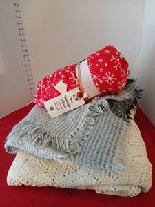 lot 1718 image: Throw Blankets