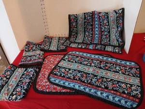 lot 1723 image: Quilted placemats 2. And Accessories