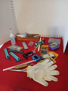 lot 1750 image: Sewing needles and Accessories