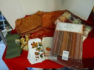 lot 1773 image: Bella Vita Woven Tablecloth 60x84 Oblong with Kitchen Linens and Napkin Rings Lot