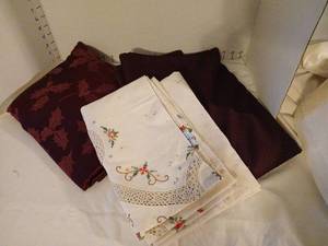 lot 1778 image: Tablecloths for oblong table