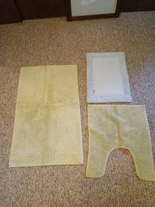 lot 1791 image: Bathroom Rug Mat Set largest 23x39