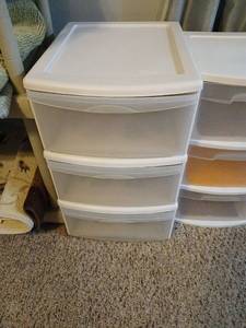 lot 1794 image: Sterilite 3-Drawer Plastic Storage Container