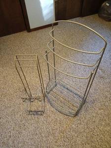 lot 1797 image: Metal towel racks largest 33 16x11