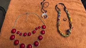 lot 1921 image: Ladies jewelry