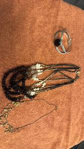 lot 1926 image: Ladies jewelry&nbsp