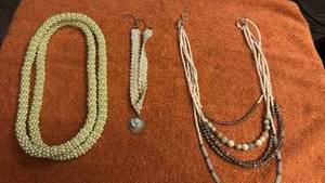 lot 1929 image: Necklaces