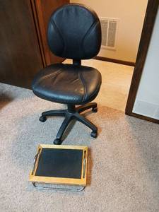 lot 2201 image: Black Office Chair  37x27x39 with Footrest 4x16x12 located in basement