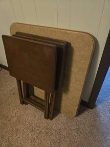 lot 2312 image: 3 snack trays and a card table, 30x30