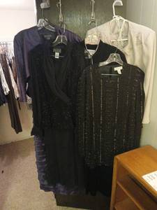 lot 2403 image: Ladies  12 to 14 formal dress ware